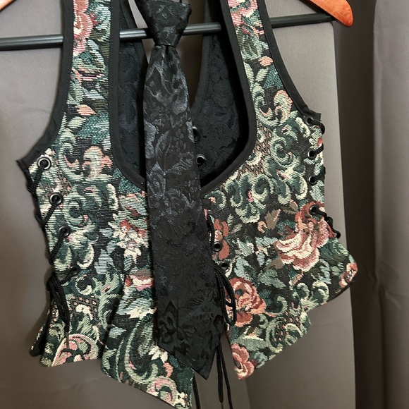 Lace up reversible vest - Picture 5 of 5